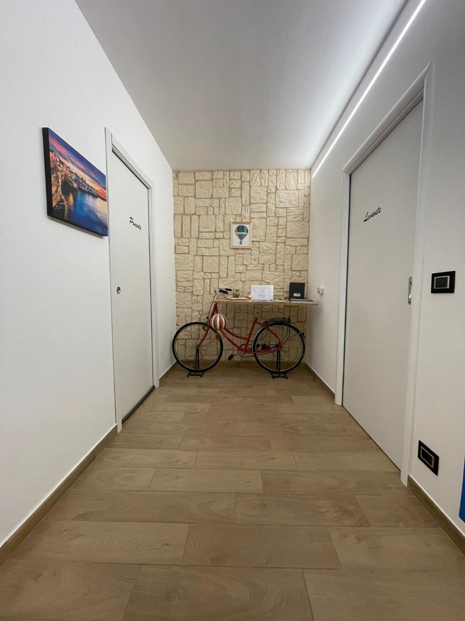 Hotel Wanderlust House Bari Exterior foto